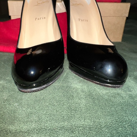 Never Worn! Louboutin Simple Pumps - Picture 3 of 12